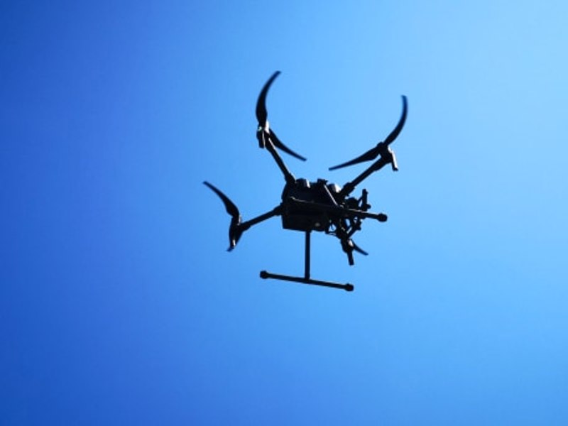 Dron 3