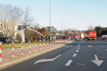 Intensywny wypływ gazu z rurociągu na ul. 4 Marca w Koszalinie