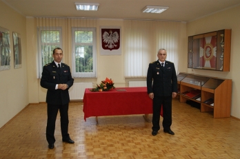 Uroczysta zbiórka związana z odejściem na zaopatrzenie emerytalne funkcjonariusza st. ogn. Krzysztofa Kabaty
